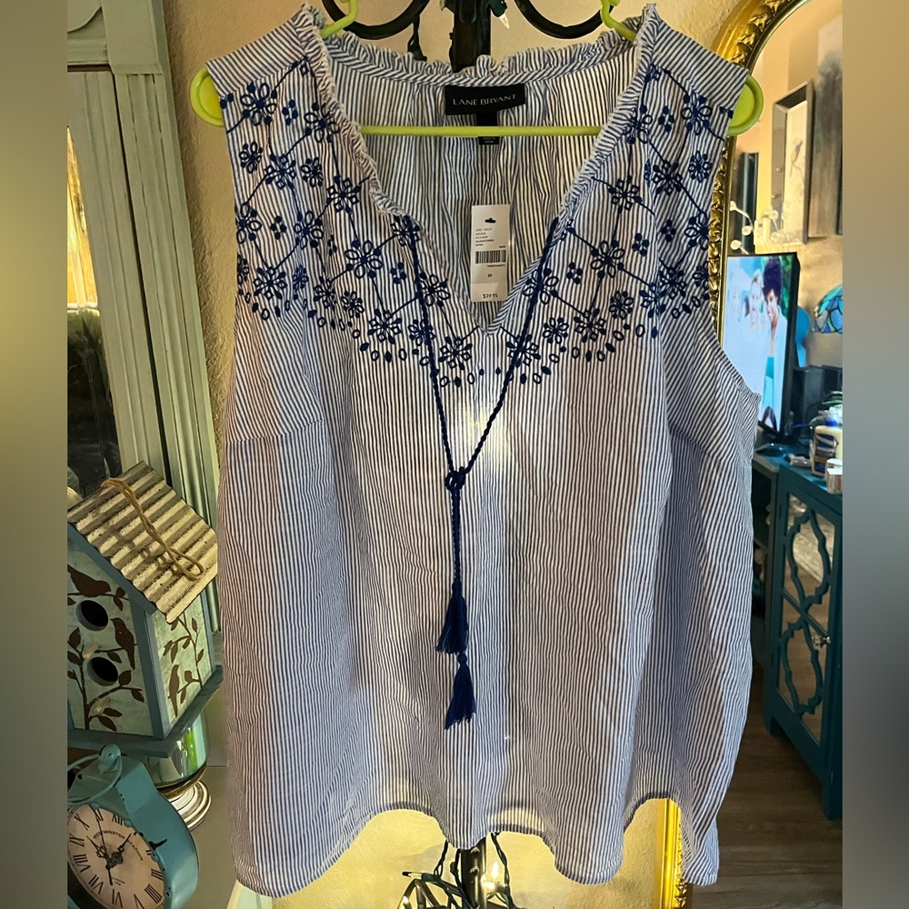 Lane Bryant Sleeveless Embroidered Top Sz 20 - Picture 2 of 8